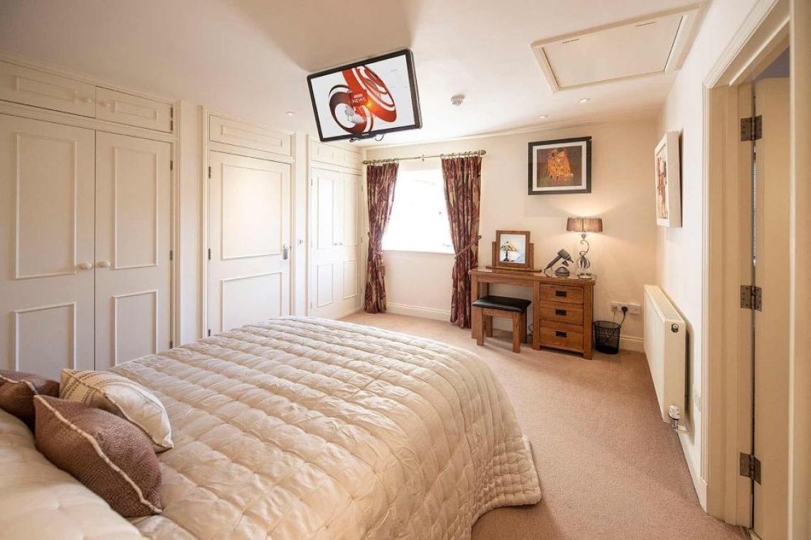 Cotswold_Perfumery_Flat1_Bedroom_1W_copy_1_copy_1