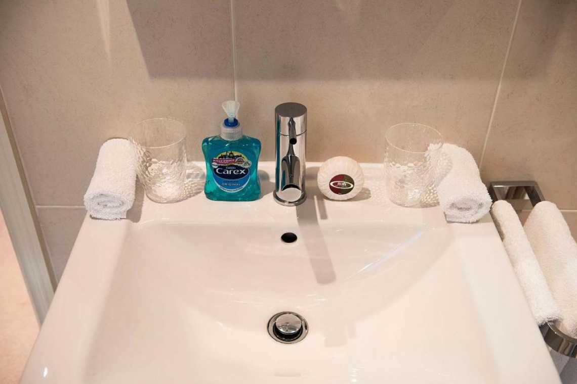 Cotswold_Perfumery_Flat2_Bathroom_4W_copy_1